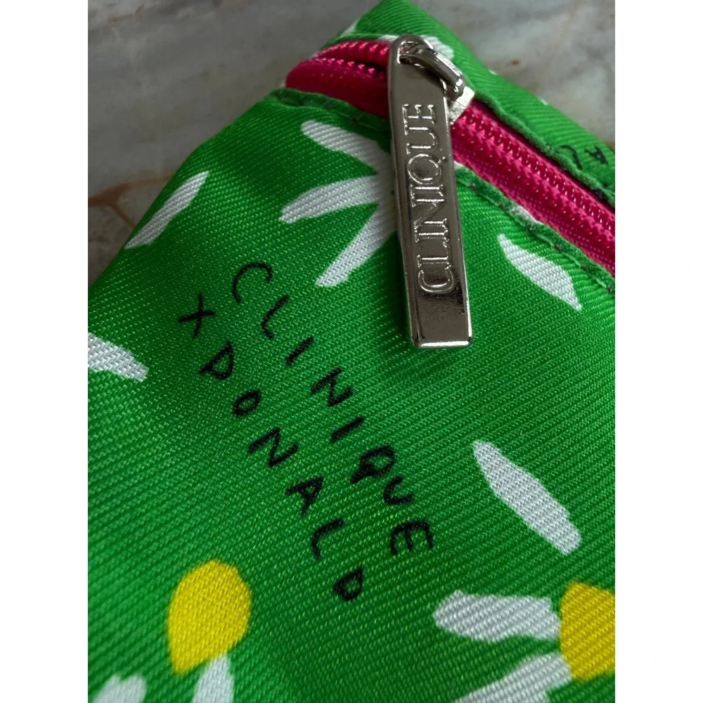 Clinique x Donald Robertson Green Daisy Floral Makeup Cosmetic Bag Pink Zipper